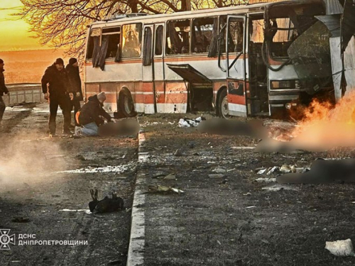 Ruski dron pogodio autobus u Ukrajini, ubijeno 15 ljudi