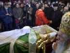 Episkop koji je služio liturgiju na pogrebu Irineja ima koronu