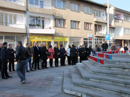 Povodom Svih svetih u Prozoru zapaljene svijeće za poginule i preminule branitelje