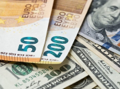 Dolar ojačao, euro oslabio