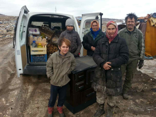 FOTO: Stigao šporet Romima na Paklinama