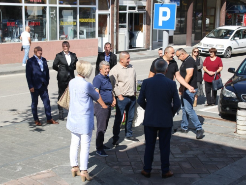 FOTO: Polaganjem vijenaca i svečanom sjednicom započelo obilježavanje Dana općine