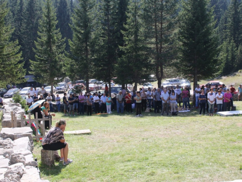 FOTO/VIDEO: Na Vran planini služena misa za poginule duvandžije