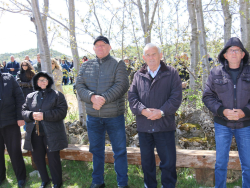 FOTO: Druženje Rumbočana i sv. misa na Zahumu
