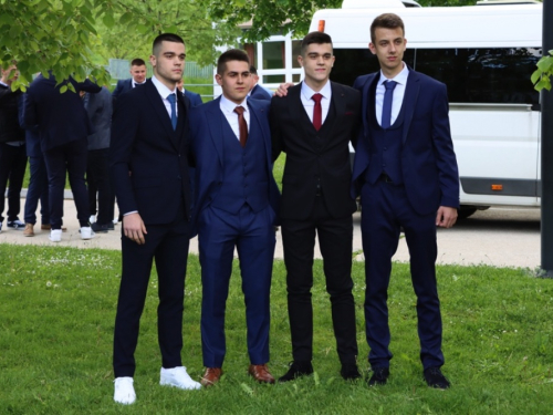 FOTO/VIDEO: Matura 2023. - Defile mladosti na ulicama Prozora