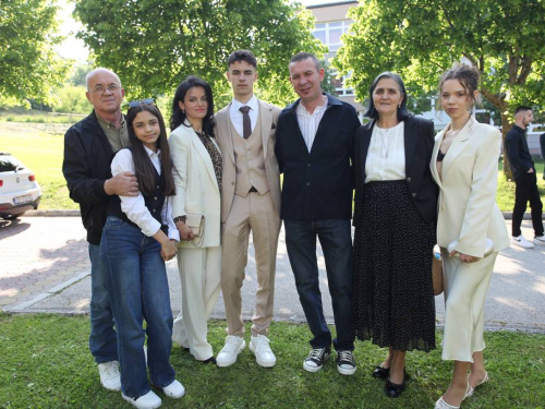 FOTO: Matura 2026. - Defile mladosti na ulicama Prozora