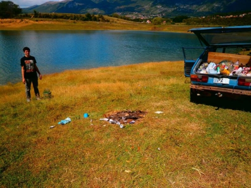 Nesavjesni ribolovci ostavljaju hrpe smeća na obalama Ramskog jezera!