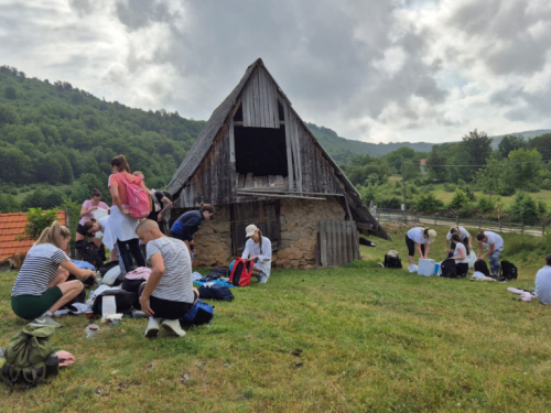 FOTO: Hodočasnici iz Rame krenuli pješice u Međugorje