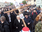 Tisuće iz Hrvatske i BiH odaju počast Gradu heroja