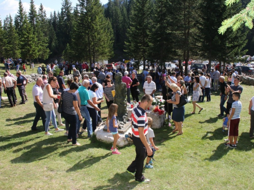 FOTO/VIDEO: Na Vran planini služena misa za poginule duvandžije