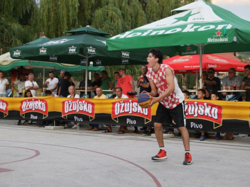 FOTO: Ekipa ''ALF Market'' osvojila Streetball za juniore