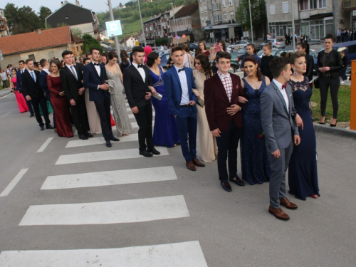 FOTO/VIDEO: Matura 2017. - Defile mladosti na ulicama Prozora