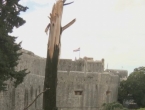 Jako nevrijeme sinoć pogodilo Dubrovnik i rušilo stabla