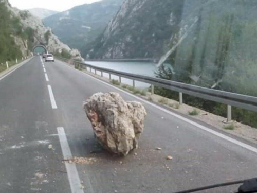 Kolnici mokri i skliski, ponegdje ima i odrona