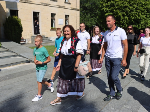 FOTO: Na Šćitu svečano proslavljena Velika Gospa i Mlada misa fra Mile Belje