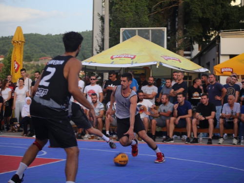 FOTO: Ekipa ''Makarska 3x3'' pobjednik 19. Streetball Rama 2021.