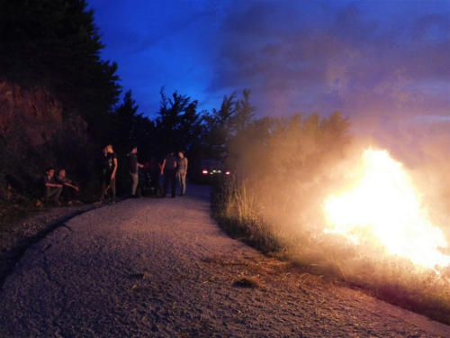 FOTO: Paljenjem svitnjaka Rama dočekuje sv. Ivu