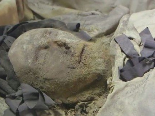 U lijesu biskupa otkriveno još jedno tijelo