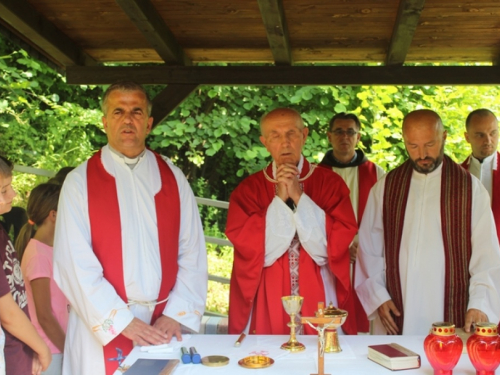 FOTO: Jubilarno 20. hodočašće na grob svećenika mučenika fra Stjepana Barišića