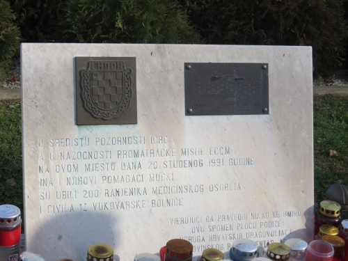 FOTO: Ramljaci na druženju kod Mladena Papka, iločkog vinara ramskih korijena