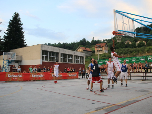 FOTO: U Prozoru počeo 13. Streetball turnir