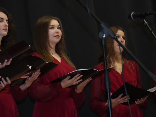 FOTO: U Prozoru održan koncert ''Svim na zemlji''