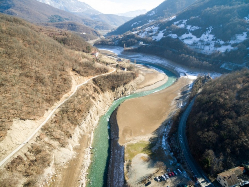 FOTO/VIDEO: Jablaničko jezero povuklo se iz Donje Rame