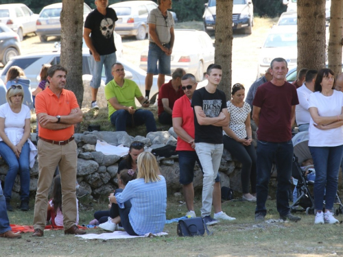 FOTO: Na Vranu služena sv. misa za poginule duvandžije