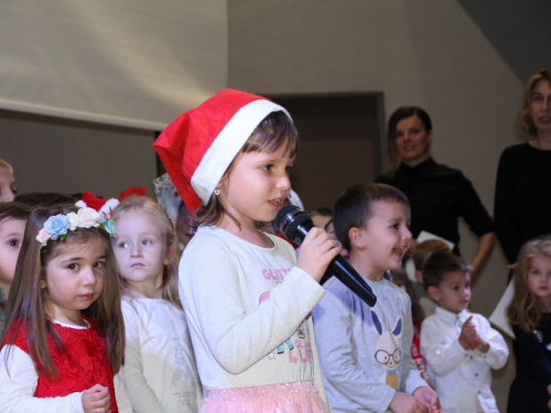 Sv. Nikola posjetio mališane dječjeg vrtića Ciciban u Prozoru