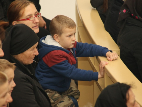 FOTO: Sv. Nikola podijelio darove djeci na Orašcu