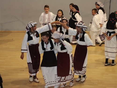 FOTO/VIDEO: 2. večer folklora u Prozoru - ''Običaje svoje zaboravit neću''