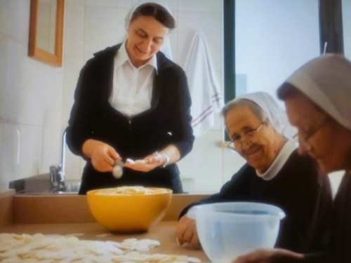 Tko pravi milijune hostija za Međugorje? Sestre iz Miletine mjesečno proizvedu čak 400 tisuća