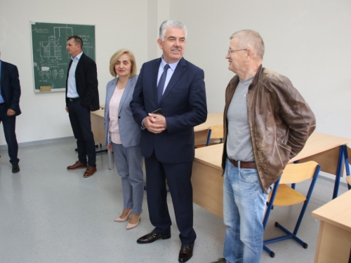 Premijer Vlade HNŽ-a Nevenko Herceg posjetio Osnovnu i Srednju školu u Prozoru