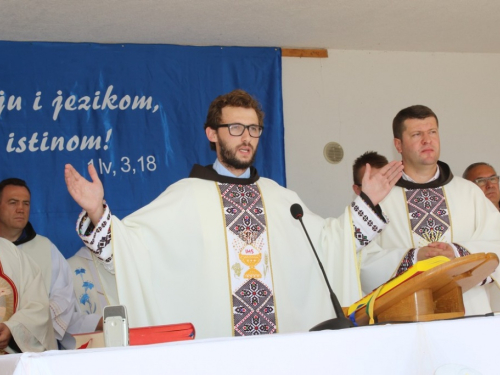 FOTO: Mlada misa fra Franje Barabana u Rumbocima