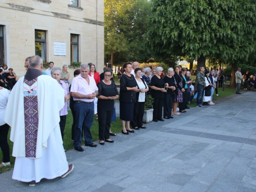 FOTO: Druga večer trodnevnice Maloj Gospi na Šćitu