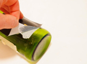 Uklonite naljepnice u 30 sekundi, bez muke i ljepljivih tragova: Treba vam samo jedna stvar iz kupao