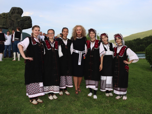 FOTO: Na Šćitu održana 5. kulturno-vjerska baština Hrvata BiH pod geslom ''Vratimo nadu zavičaju''