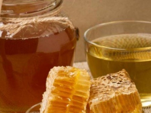 Kako samo jedna žlica meda u čaši vode utječe na vaše tijelo?