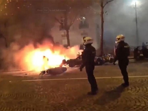 Nakon pobjede Hrvatske izbili neredi u Parizu