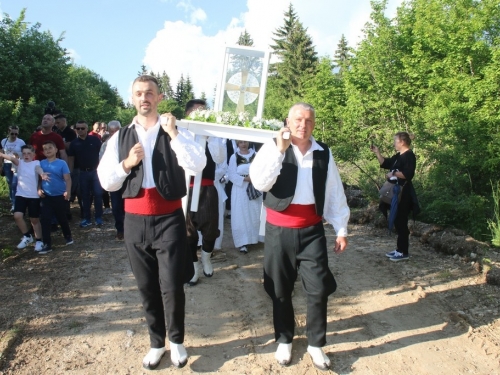 FOTO: Jedinstveni događaj na Pidrišu - stigle moći sv. Ante