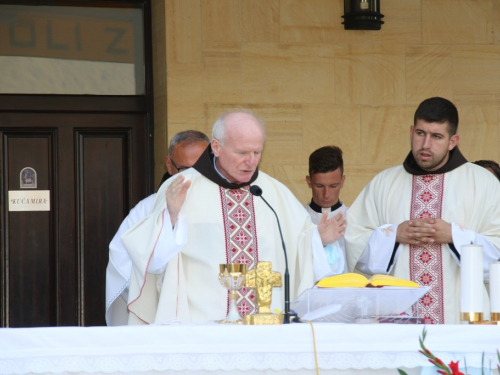 FOTO: Drugi dan trodnevnice na Šćitu - blagoslov prvašića i školskih torbi