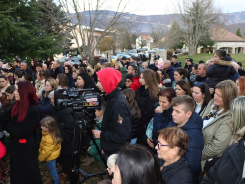 FOTO: Na Šćitu uprizorene žive jaslice