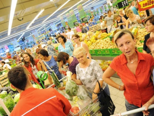 Većina građana BiH zbog siromaštva kupuje i jede samo piletinu