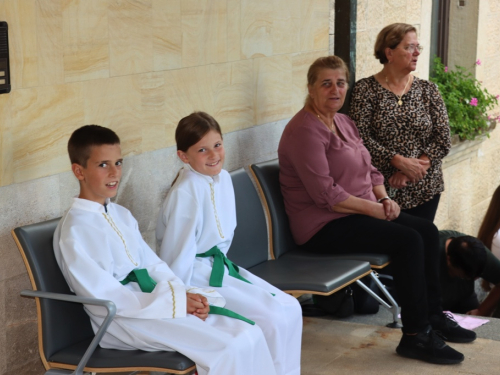 FOTO: Započela trodnevnica na Šćitu uoči Male Gospe, prvi dan posvećen školarcima
