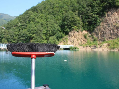 FOTO: Akcija čišćenja odmorišta i plaže na Gračacu