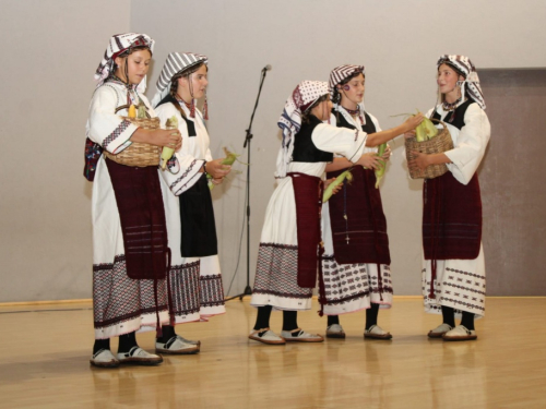 FOTO: U Prozoru održana večer folklora