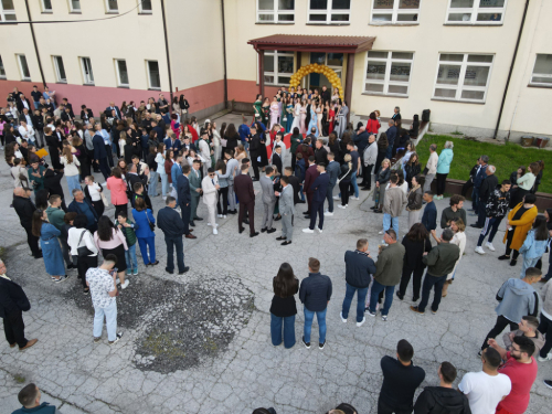 FOTO/VIDEO: Uskoplje ispratilo 63 maturanta, među njima i 9 iz Rame