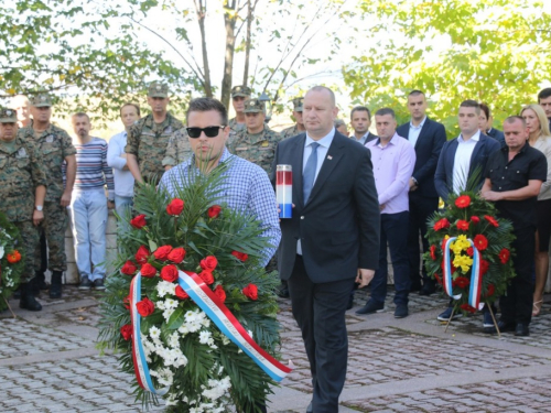 FOTO: Na Uzdolu obilježena 24. obljetnica stravičnog pokolja nad Hrvatima