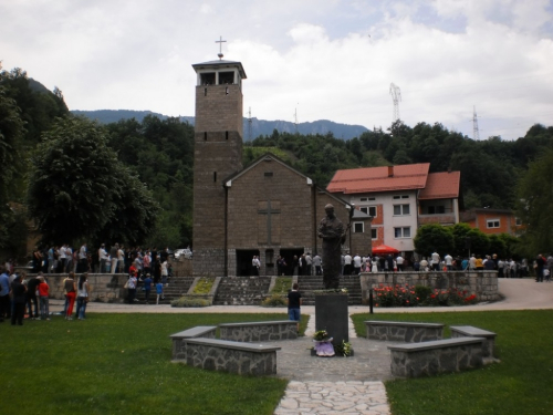 FOTO: Vanjska proslava sv. Ante u župi Gračac