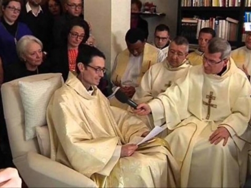 Nazvao ga i Papa: Bogoslov koji umire od raka zaređen za svećenika